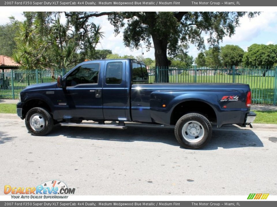 2007 Ford F350 Super Duty XLT SuperCab 4x4 Dually Medium Wedgewood Blue Metallic / Medium Flint Photo #4