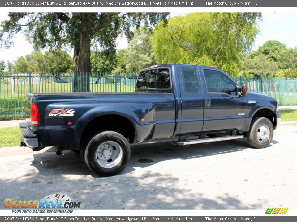 2007 Ford F350 Super Duty XLT SuperCab 4x4 Dually Medium Wedgewood Blue Metallic / Medium Flint Photo #9