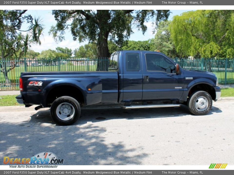 2007 Ford F350 Super Duty XLT SuperCab 4x4 Dually Medium Wedgewood Blue Metallic / Medium Flint Photo #10