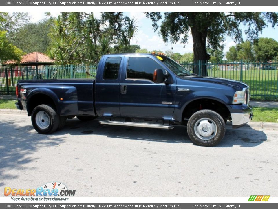 2007 Ford F350 Super Duty XLT SuperCab 4x4 Dually Medium Wedgewood Blue Metallic / Medium Flint Photo #12
