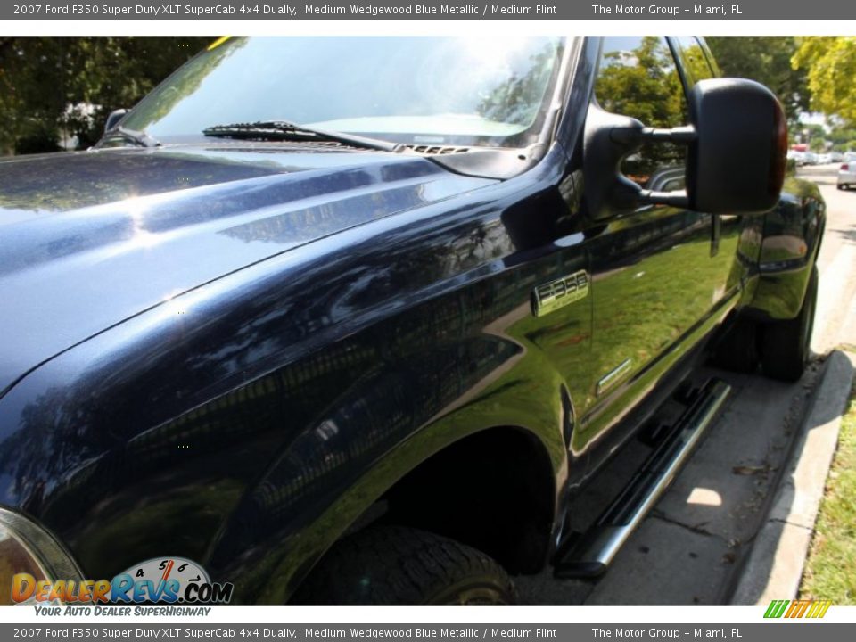 2007 Ford F350 Super Duty XLT SuperCab 4x4 Dually Medium Wedgewood Blue Metallic / Medium Flint Photo #21