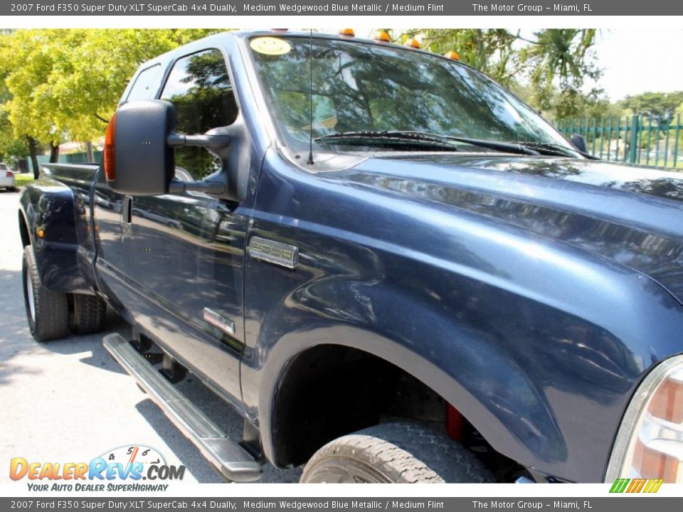 2007 Ford F350 Super Duty XLT SuperCab 4x4 Dually Medium Wedgewood Blue Metallic / Medium Flint Photo #22