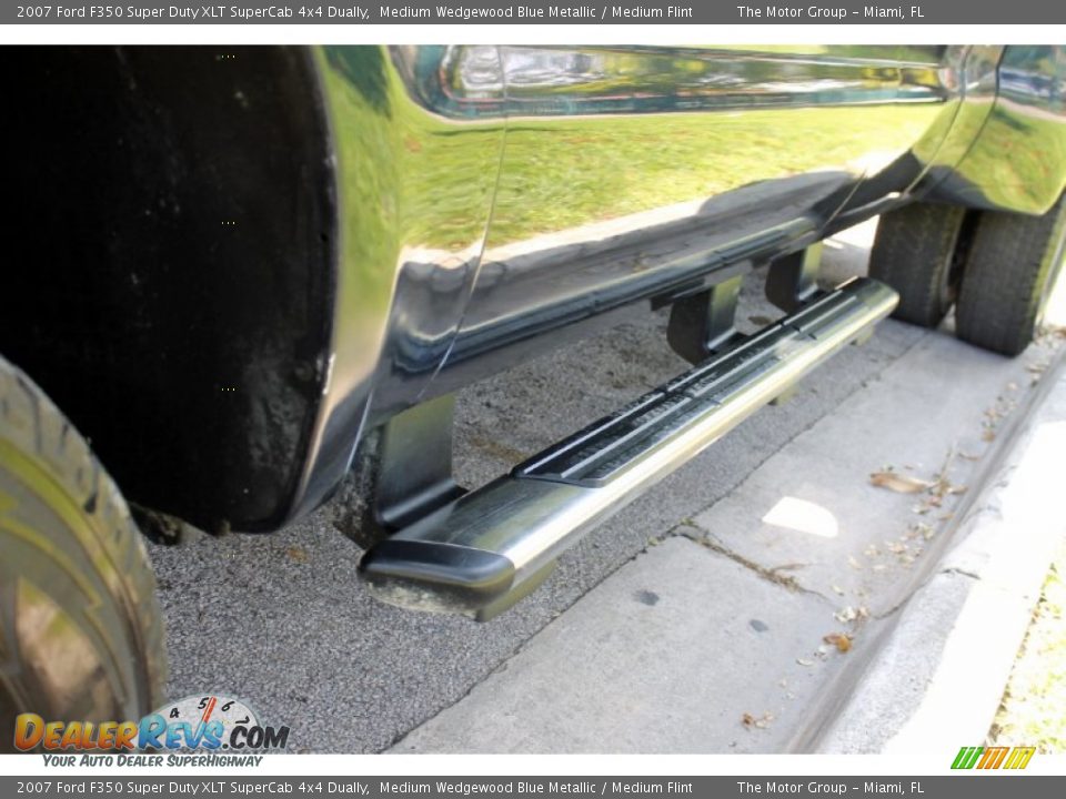 2007 Ford F350 Super Duty XLT SuperCab 4x4 Dually Medium Wedgewood Blue Metallic / Medium Flint Photo #24
