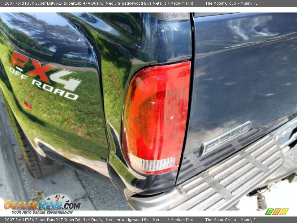 2007 Ford F350 Super Duty XLT SuperCab 4x4 Dually Medium Wedgewood Blue Metallic / Medium Flint Photo #25