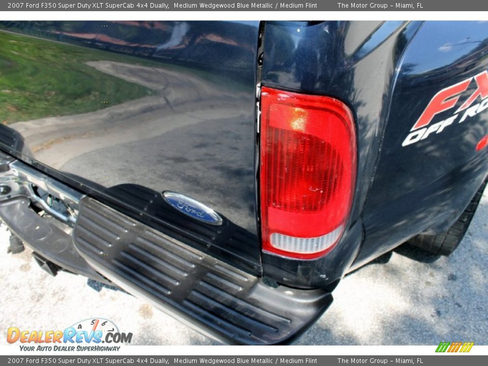 2007 Ford F350 Super Duty XLT SuperCab 4x4 Dually Medium Wedgewood Blue Metallic / Medium Flint Photo #26
