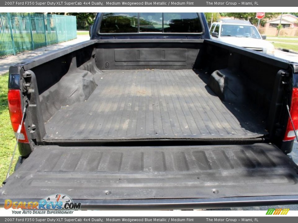 2007 Ford F350 Super Duty XLT SuperCab 4x4 Dually Medium Wedgewood Blue Metallic / Medium Flint Photo #28