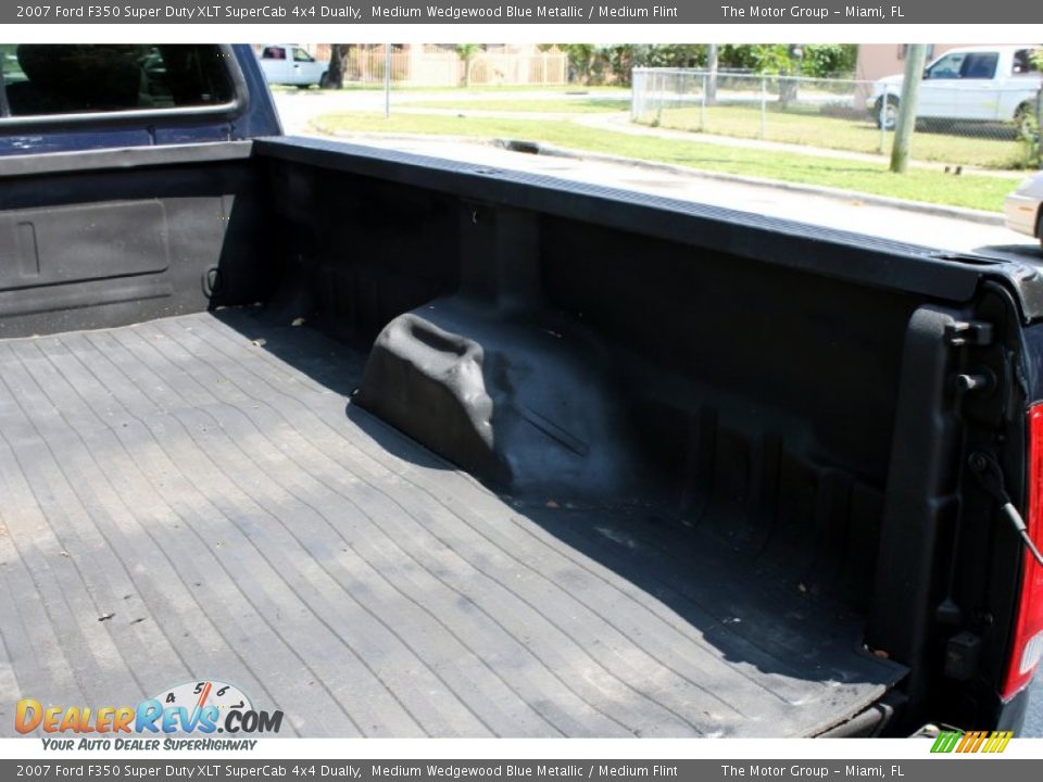 2007 Ford F350 Super Duty XLT SuperCab 4x4 Dually Medium Wedgewood Blue Metallic / Medium Flint Photo #30