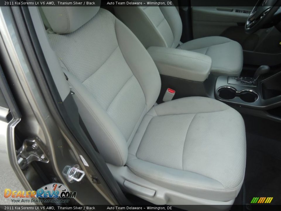 2011 Kia Sorento LX V6 AWD Titanium Silver / Black Photo #17