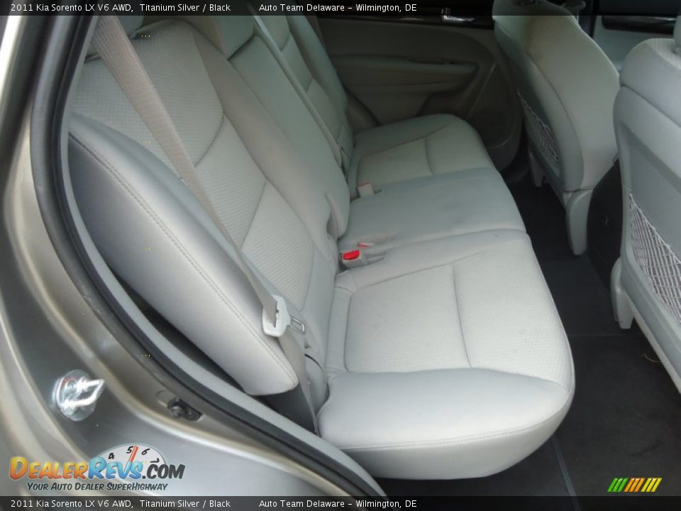 2011 Kia Sorento LX V6 AWD Titanium Silver / Black Photo #18