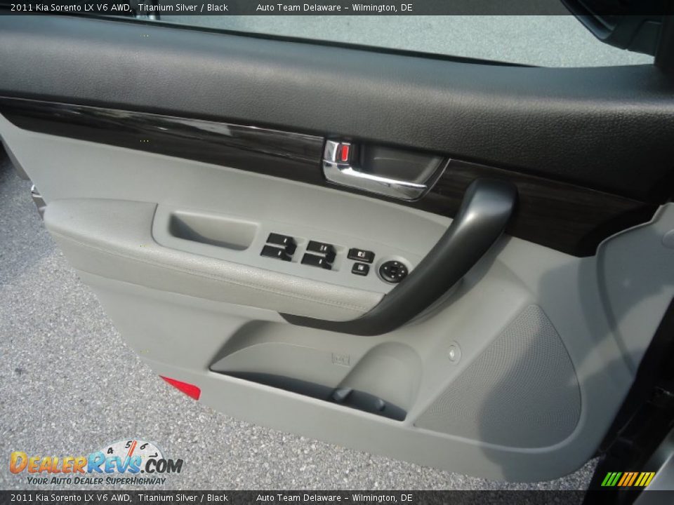 2011 Kia Sorento LX V6 AWD Titanium Silver / Black Photo #21