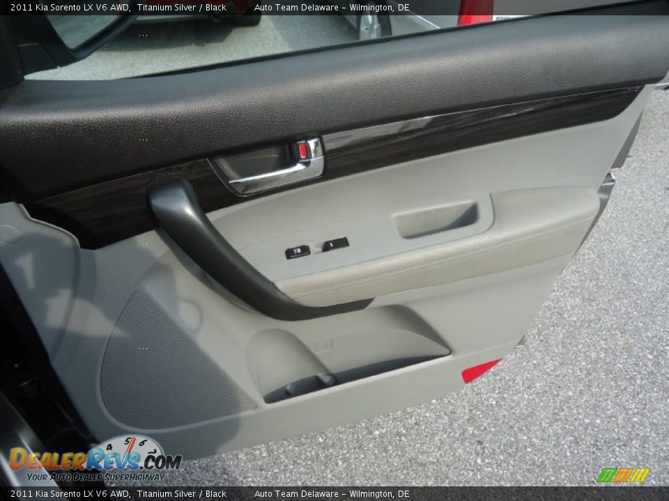 2011 Kia Sorento LX V6 AWD Titanium Silver / Black Photo #22