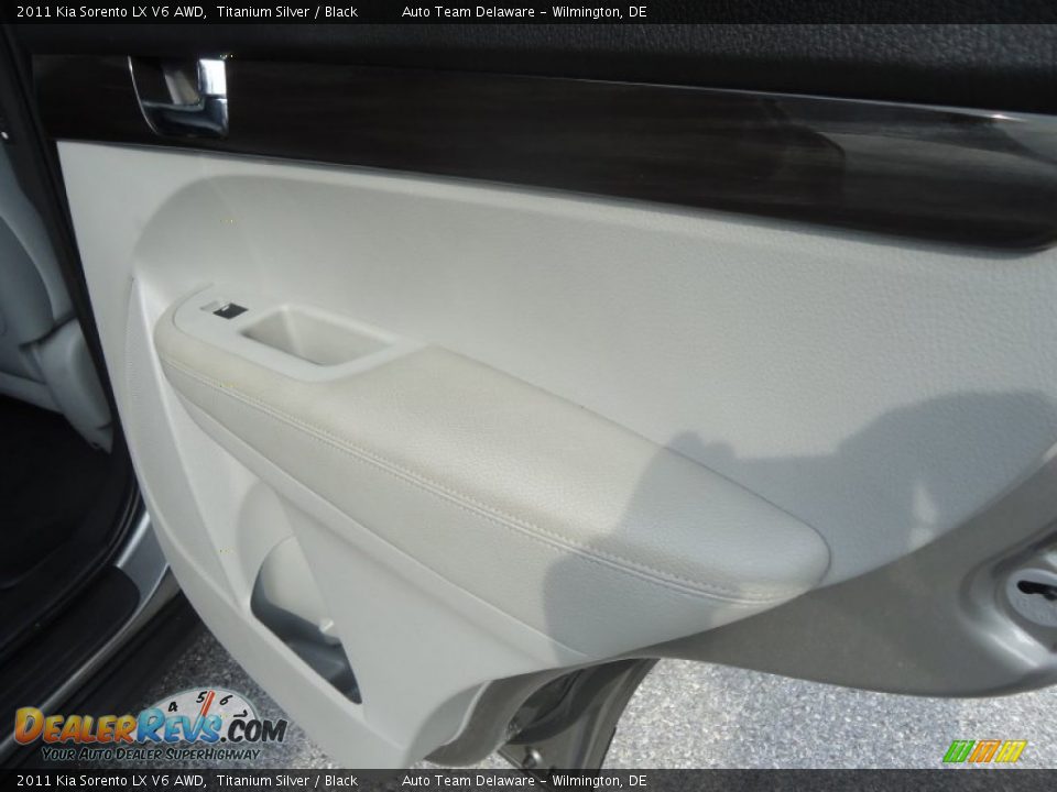 2011 Kia Sorento LX V6 AWD Titanium Silver / Black Photo #23