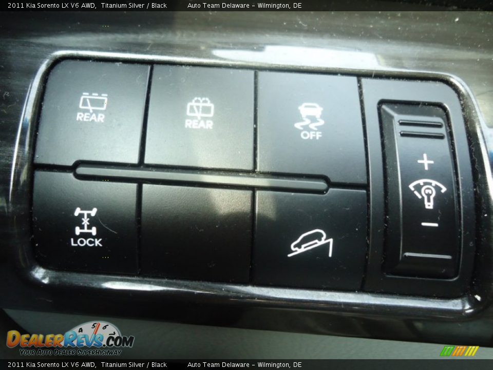 2011 Kia Sorento LX V6 AWD Titanium Silver / Black Photo #26