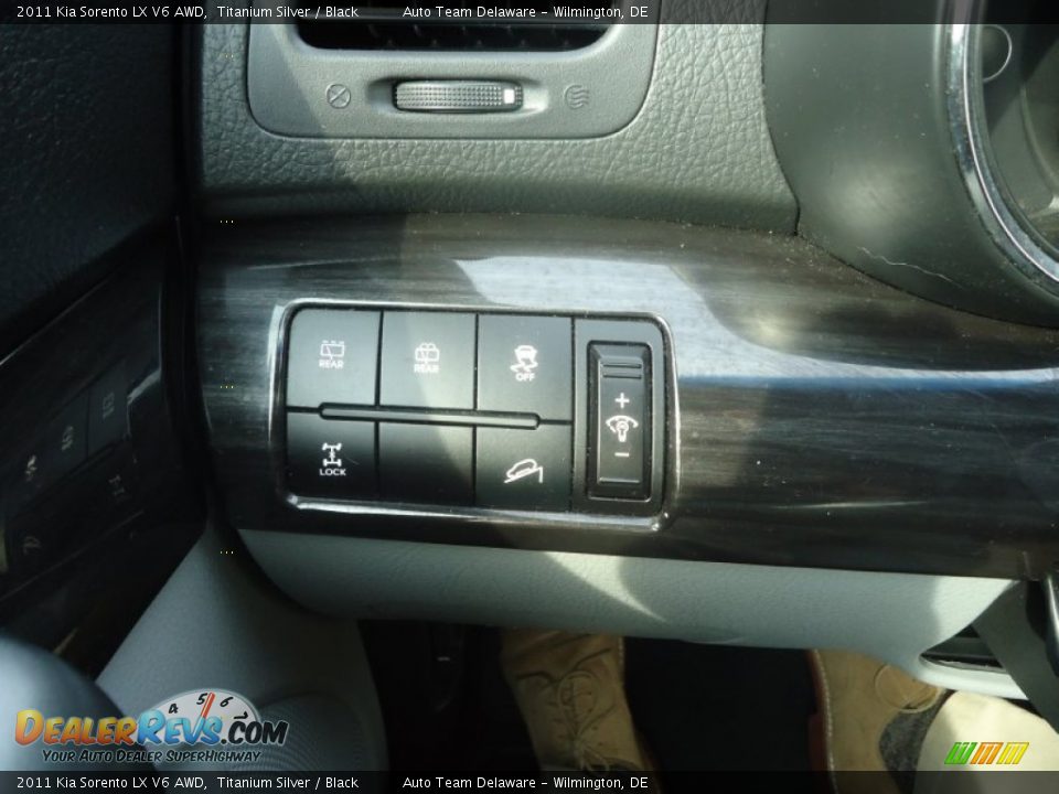 2011 Kia Sorento LX V6 AWD Titanium Silver / Black Photo #27