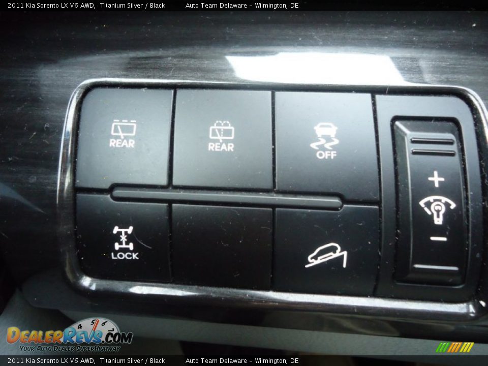 2011 Kia Sorento LX V6 AWD Titanium Silver / Black Photo #30