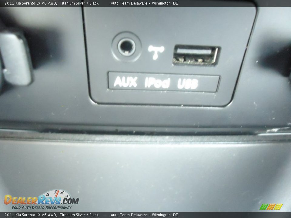 2011 Kia Sorento LX V6 AWD Titanium Silver / Black Photo #32