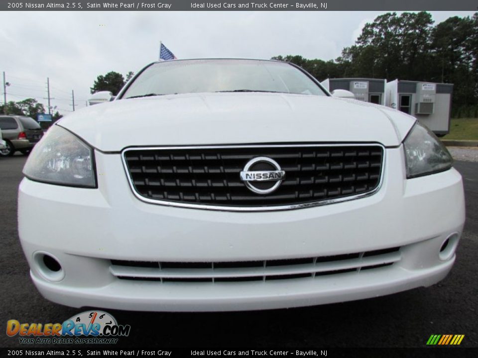 2005 Nissan Altima 2.5 S Satin White Pearl / Frost Gray Photo #2