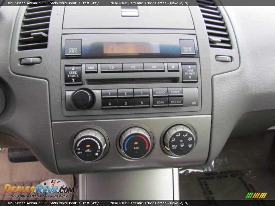 2005 Nissan Altima 2.5 S Satin White Pearl / Frost Gray Photo #19