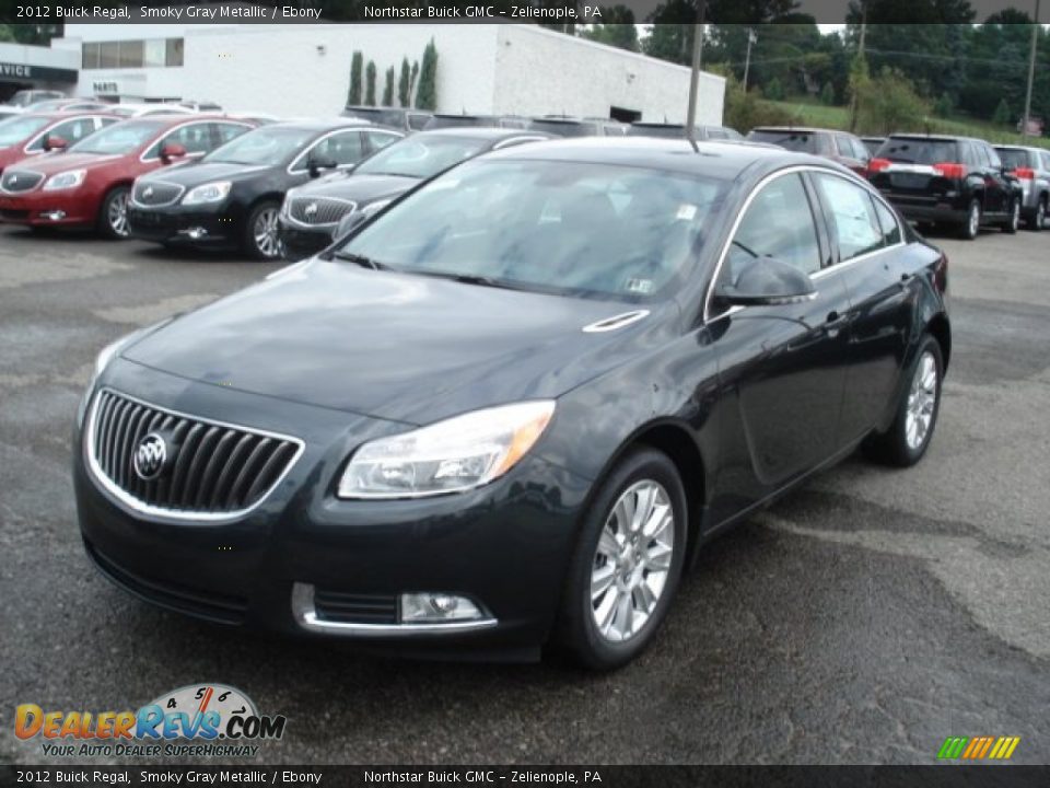 Front 3/4 View of 2012 Buick Regal  Photo #2