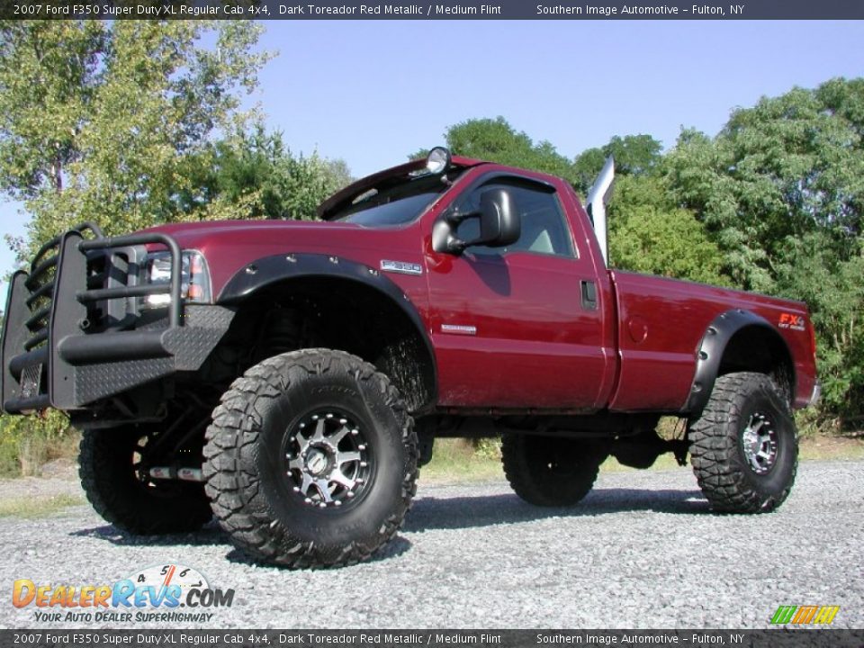 Front 3/4 View of 2007 Ford F350 Super Duty XL Regular Cab 4x4 Photo #1