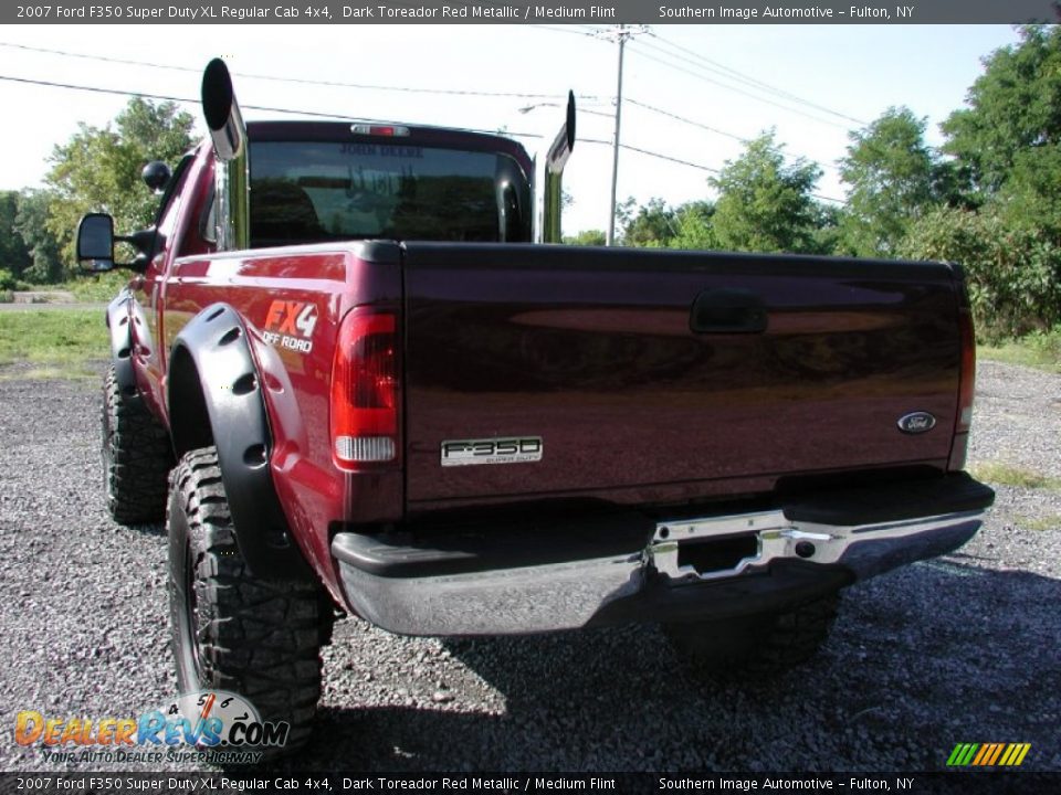 2007 Ford F350 Super Duty XL Regular Cab 4x4 Dark Toreador Red Metallic / Medium Flint Photo #10