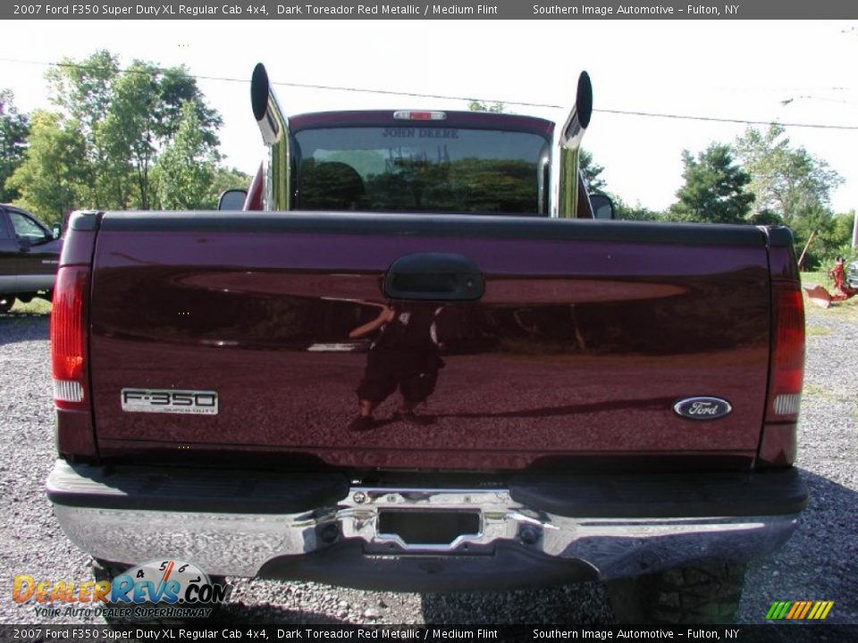 2007 Ford F350 Super Duty XL Regular Cab 4x4 Dark Toreador Red Metallic / Medium Flint Photo #11