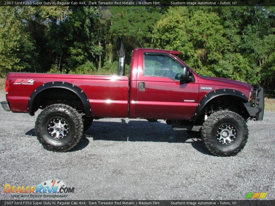 2007 Ford F350 Super Duty XL Regular Cab 4x4 Dark Toreador Red Metallic / Medium Flint Photo #17