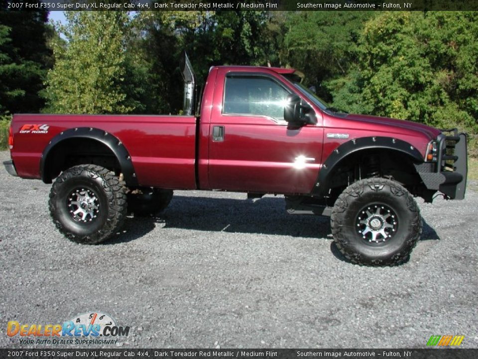 2007 Ford F350 Super Duty XL Regular Cab 4x4 Dark Toreador Red Metallic / Medium Flint Photo #18