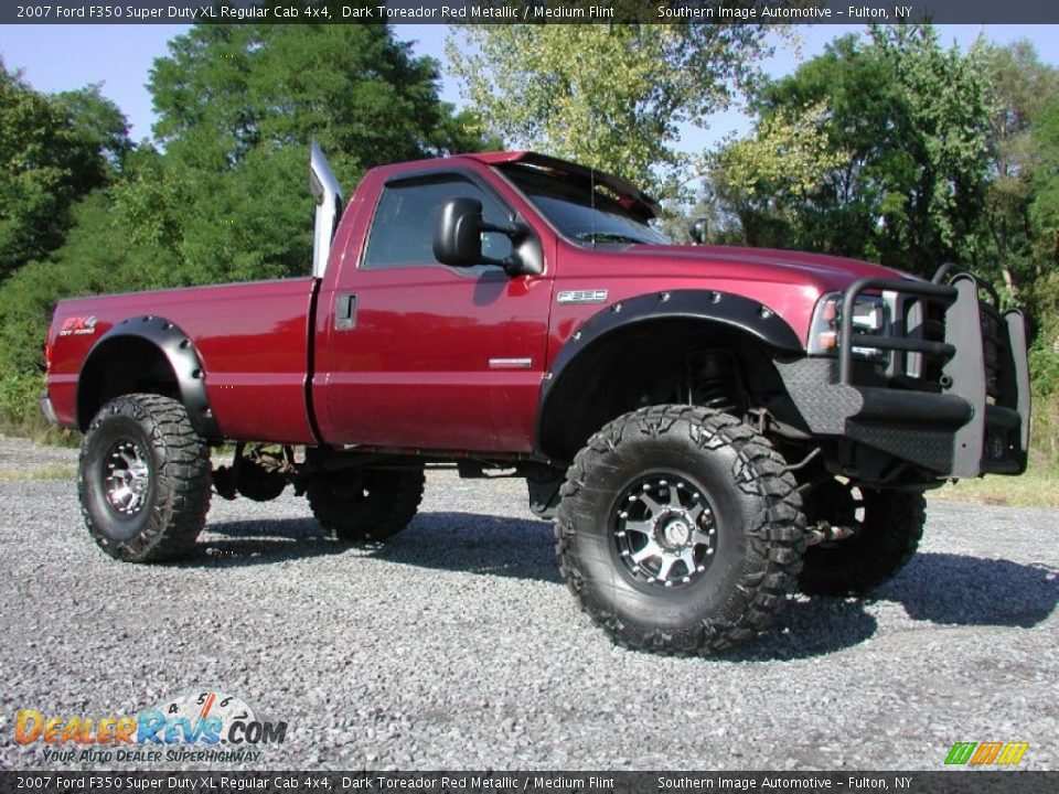 2007 Ford F350 Super Duty XL Regular Cab 4x4 Dark Toreador Red Metallic / Medium Flint Photo #20