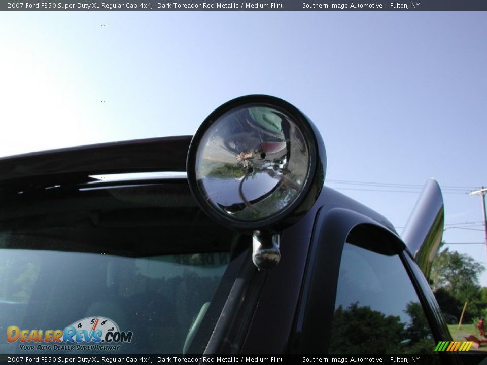 2007 Ford F350 Super Duty XL Regular Cab 4x4 Dark Toreador Red Metallic / Medium Flint Photo #29