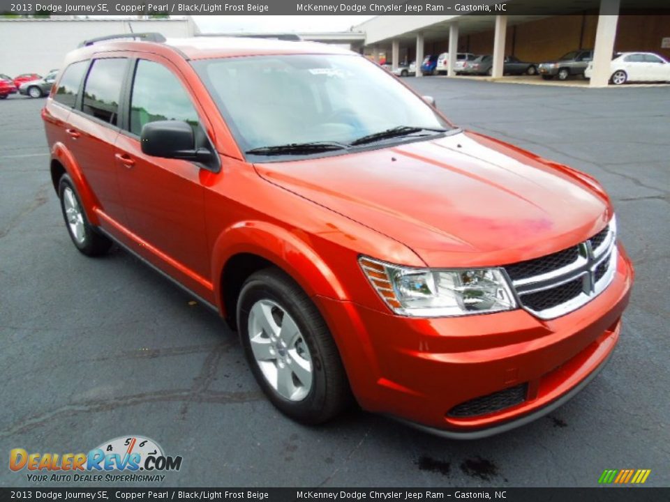 Front 3/4 View of 2013 Dodge Journey SE Photo #1