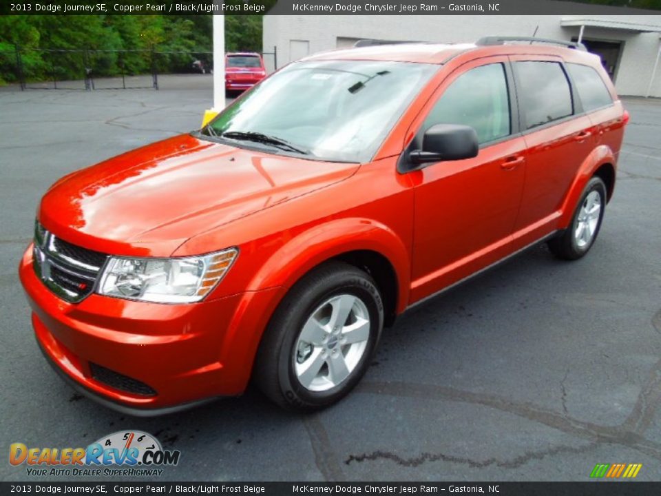 Front 3/4 View of 2013 Dodge Journey SE Photo #2