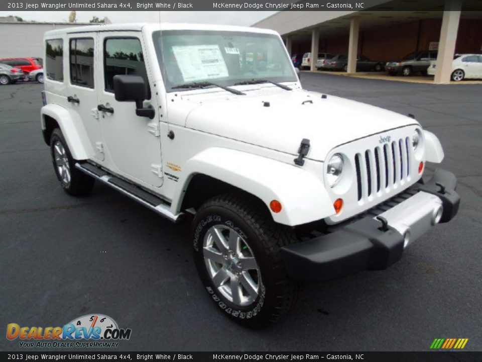 Front 3/4 View of 2013 Jeep Wrangler Unlimited Sahara 4x4 Photo #1