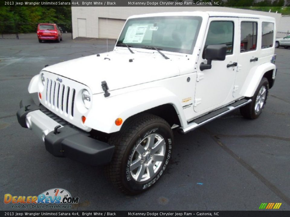 2013 Jeep Wrangler Unlimited Sahara 4x4 Bright White / Black Photo #2