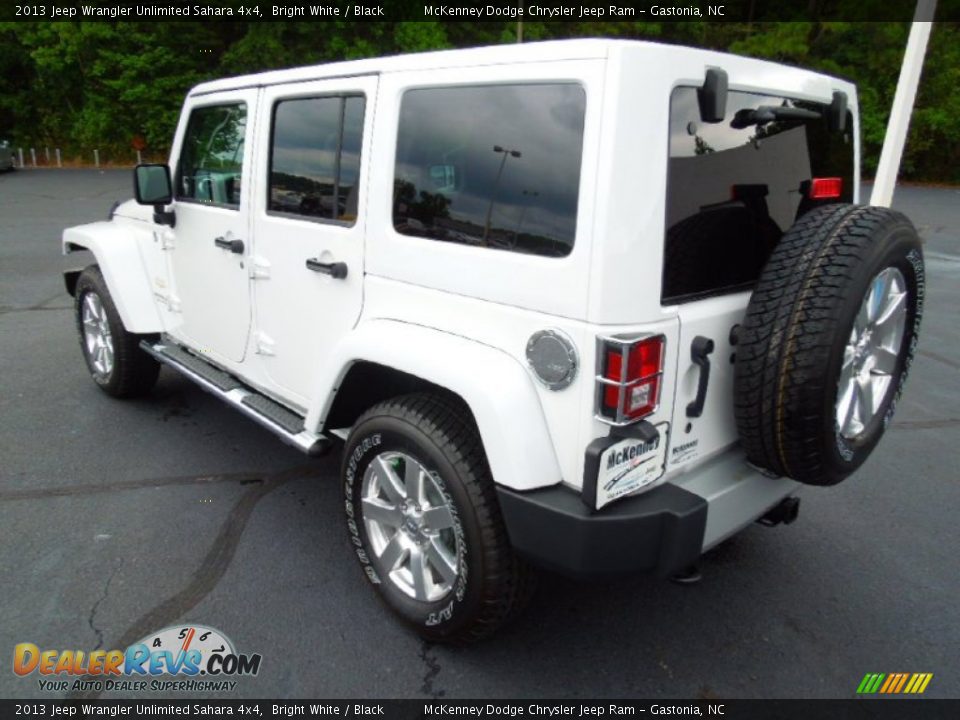 2013 Jeep Wrangler Unlimited Sahara 4x4 Bright White / Black Photo #6