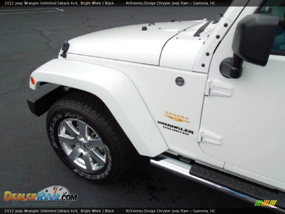 2013 Jeep Wrangler Unlimited Sahara 4x4 Bright White / Black Photo #7