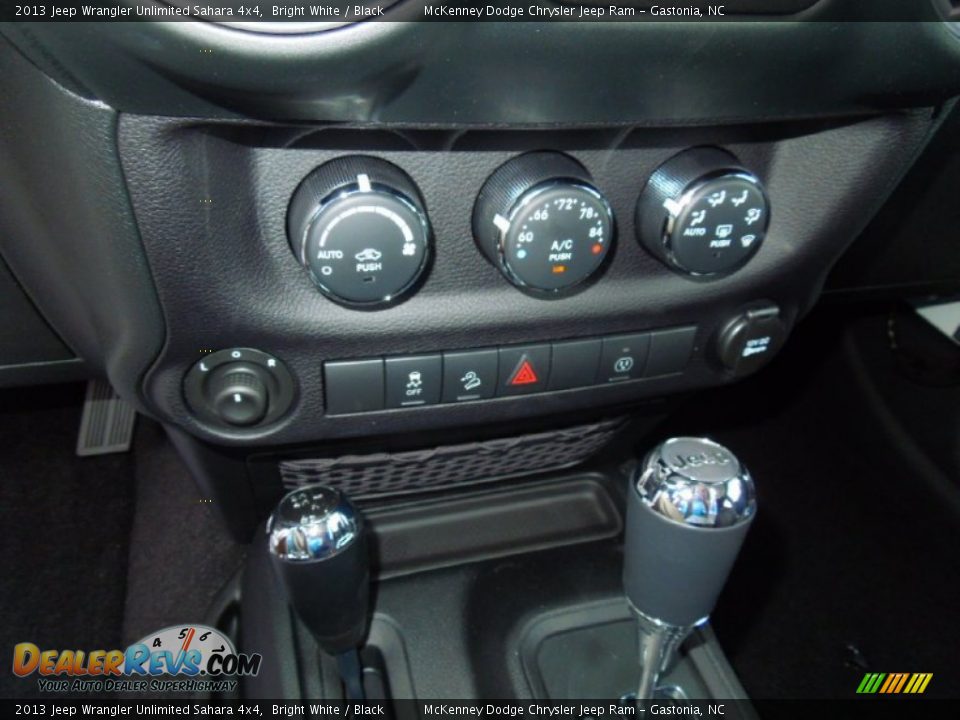 Controls of 2013 Jeep Wrangler Unlimited Sahara 4x4 Photo #12
