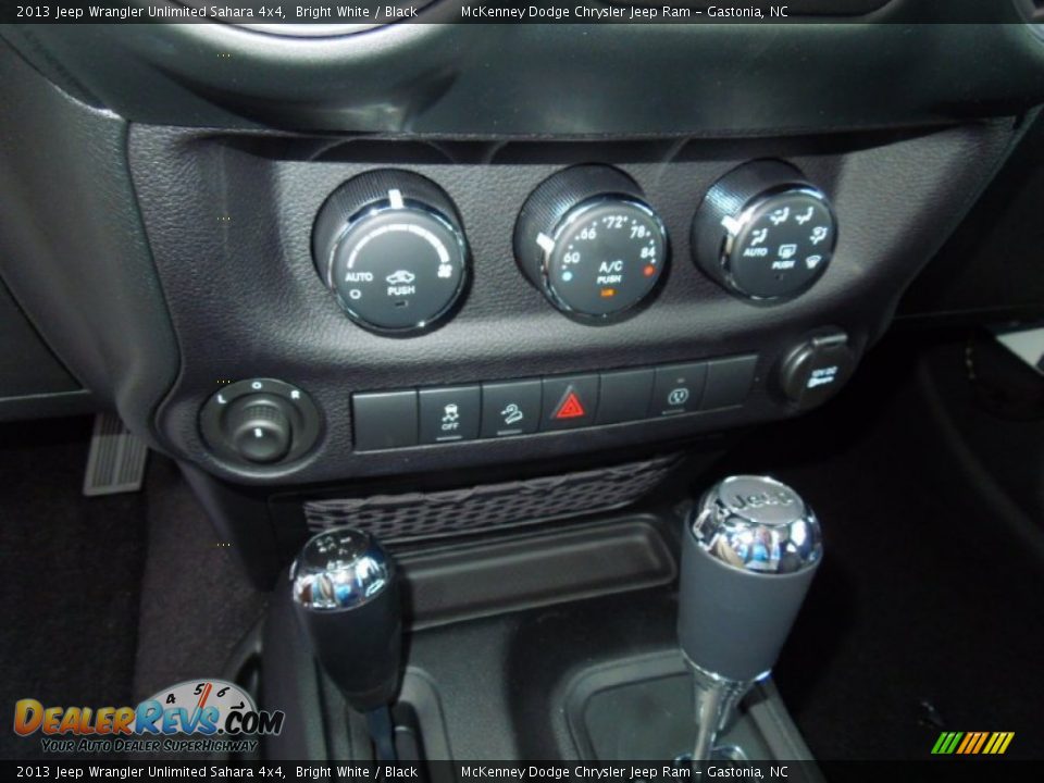 Controls of 2013 Jeep Wrangler Unlimited Sahara 4x4 Photo #12