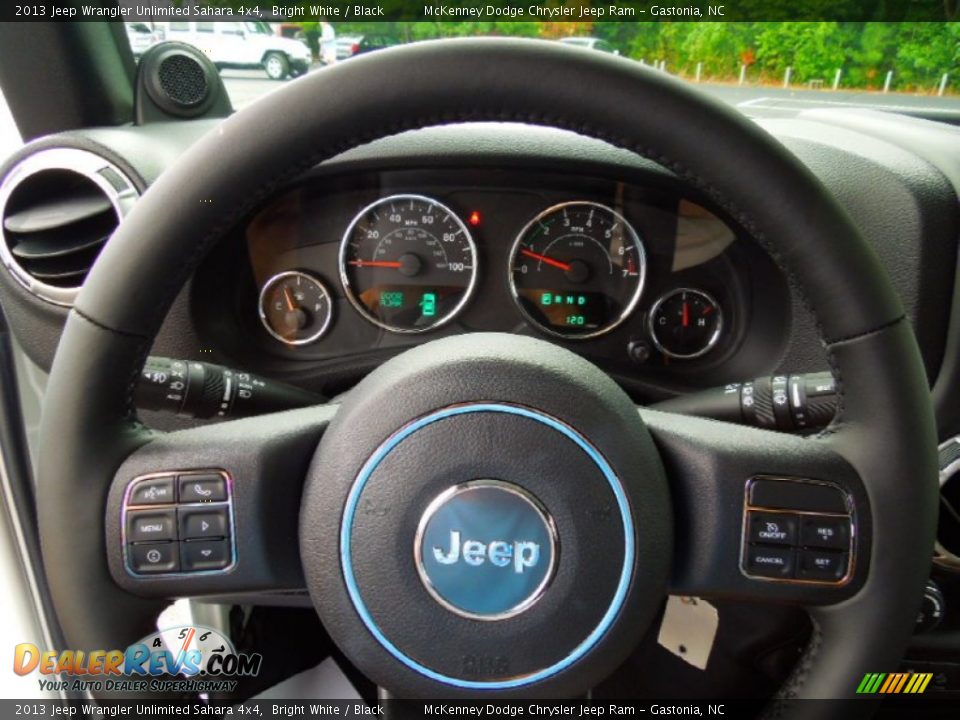 2013 Jeep Wrangler Unlimited Sahara 4x4 Bright White / Black Photo #14