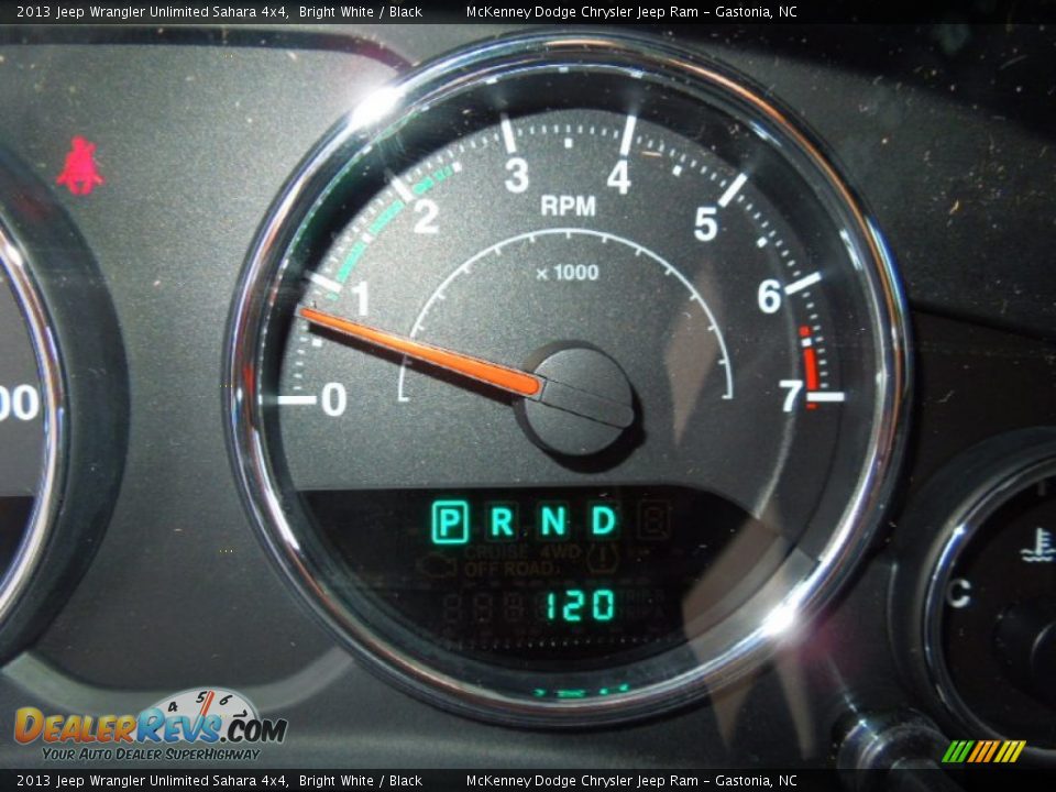 2013 Jeep Wrangler Unlimited Sahara 4x4 Bright White / Black Photo #15