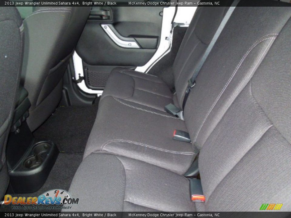 2013 Jeep Wrangler Unlimited Sahara 4x4 Bright White / Black Photo #16