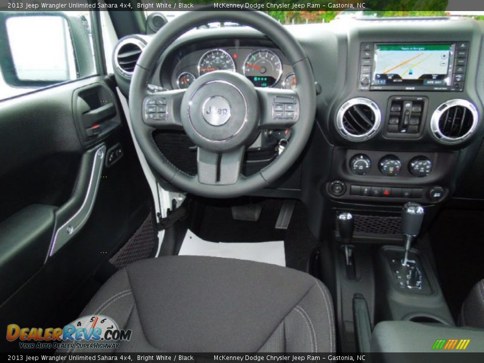 2013 Jeep Wrangler Unlimited Sahara 4x4 Bright White / Black Photo #17