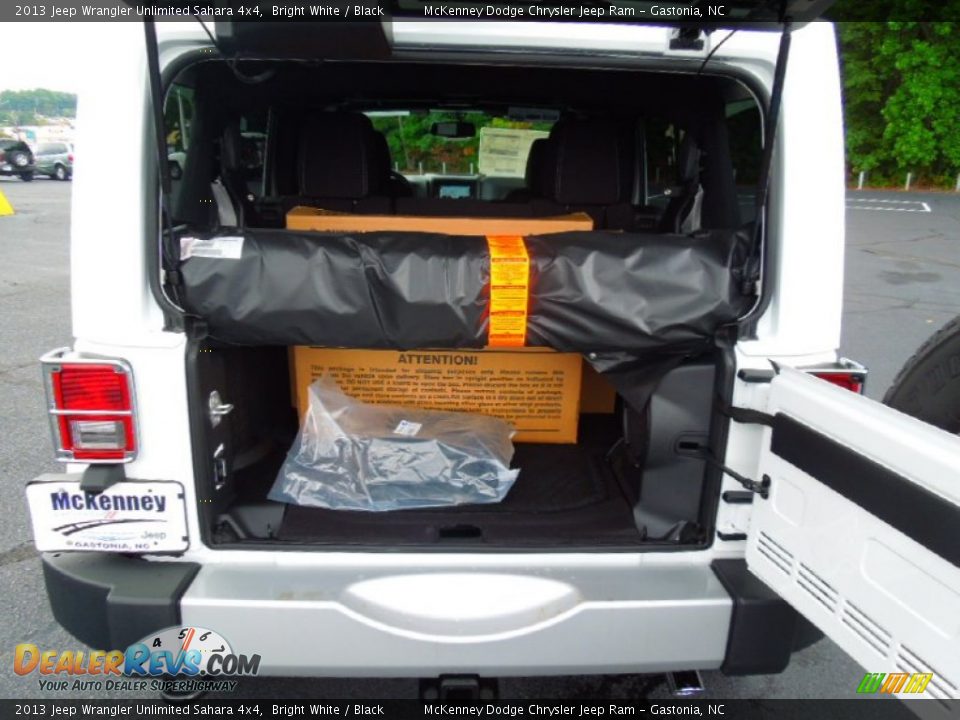 2013 Jeep Wrangler Unlimited Sahara 4x4 Bright White / Black Photo #19