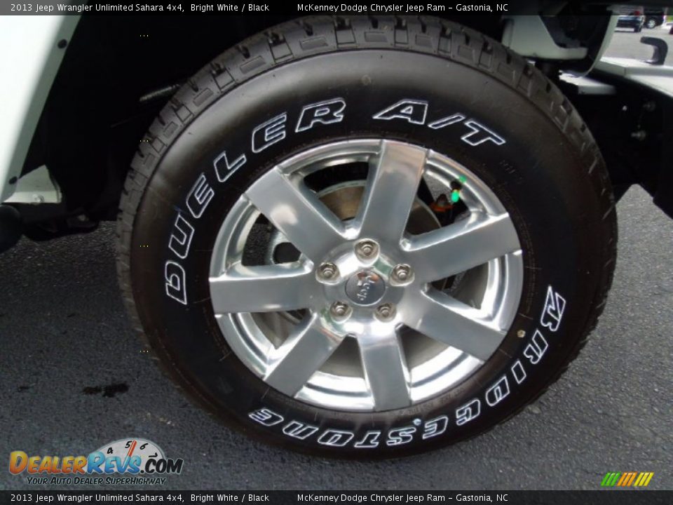 2013 Jeep Wrangler Unlimited Sahara 4x4 Bright White / Black Photo #24