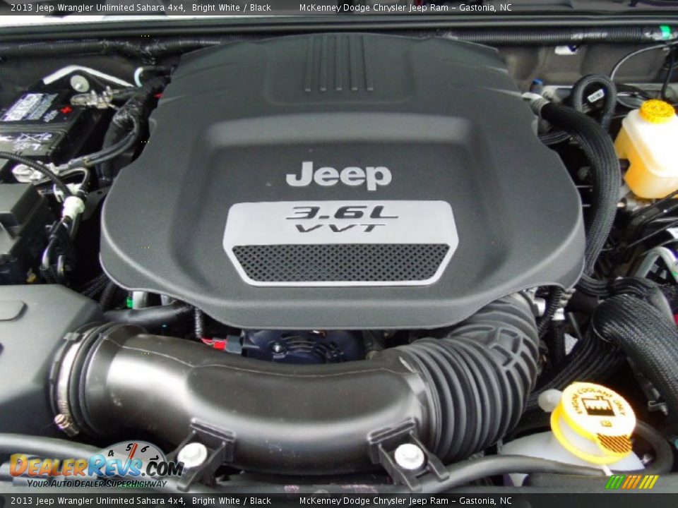 2013 Jeep Wrangler Unlimited Sahara 4x4 Bright White / Black Photo #25