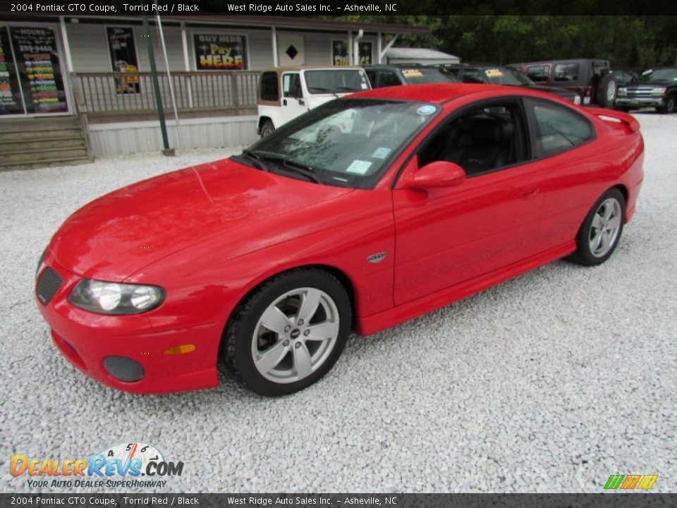 Front 3/4 View of 2004 Pontiac GTO Coupe Photo #10