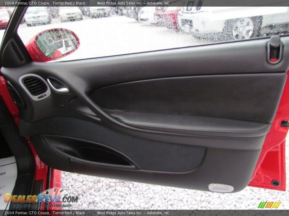 Door Panel of 2004 Pontiac GTO Coupe Photo #15