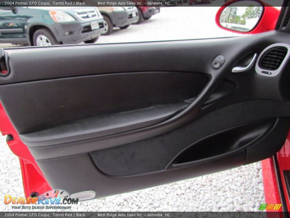 Door Panel of 2004 Pontiac GTO Coupe Photo #19