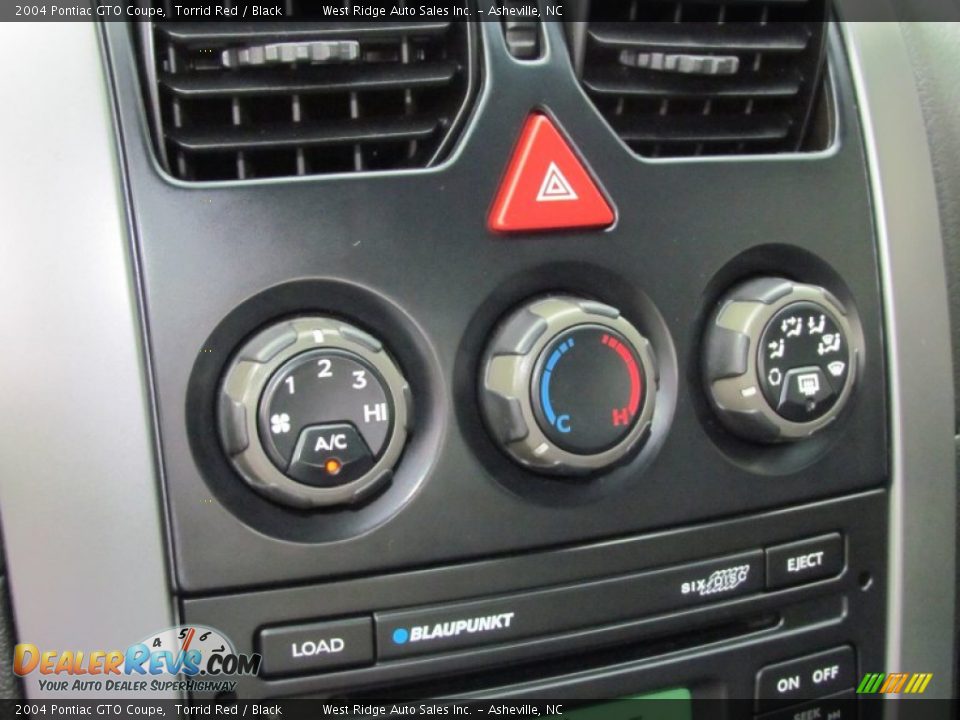 Controls of 2004 Pontiac GTO Coupe Photo #24
