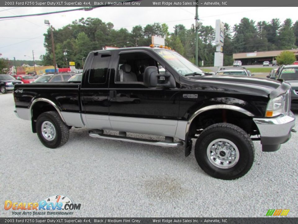 2003 Ford F250 Super Duty XLT SuperCab 4x4 Black / Medium Flint Grey Photo #2